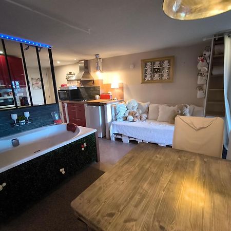Love-Room Discret 40 M2 Bormes Les Mimosas Village Avec Terrasse ภายนอก รูปภาพ