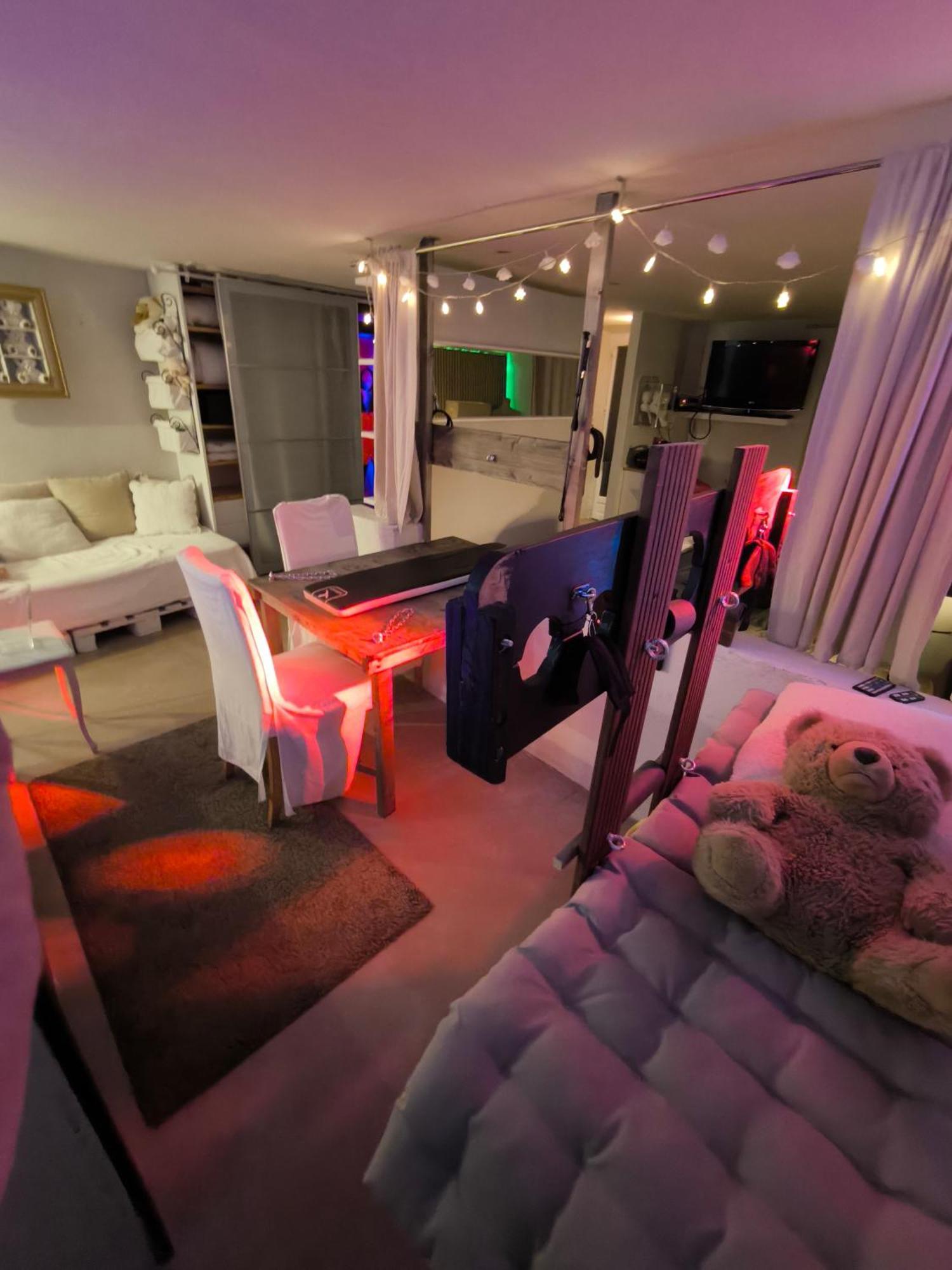 Love-Room Discret 40 M2 Bormes Les Mimosas Village Avec Terrasse ภายนอก รูปภาพ