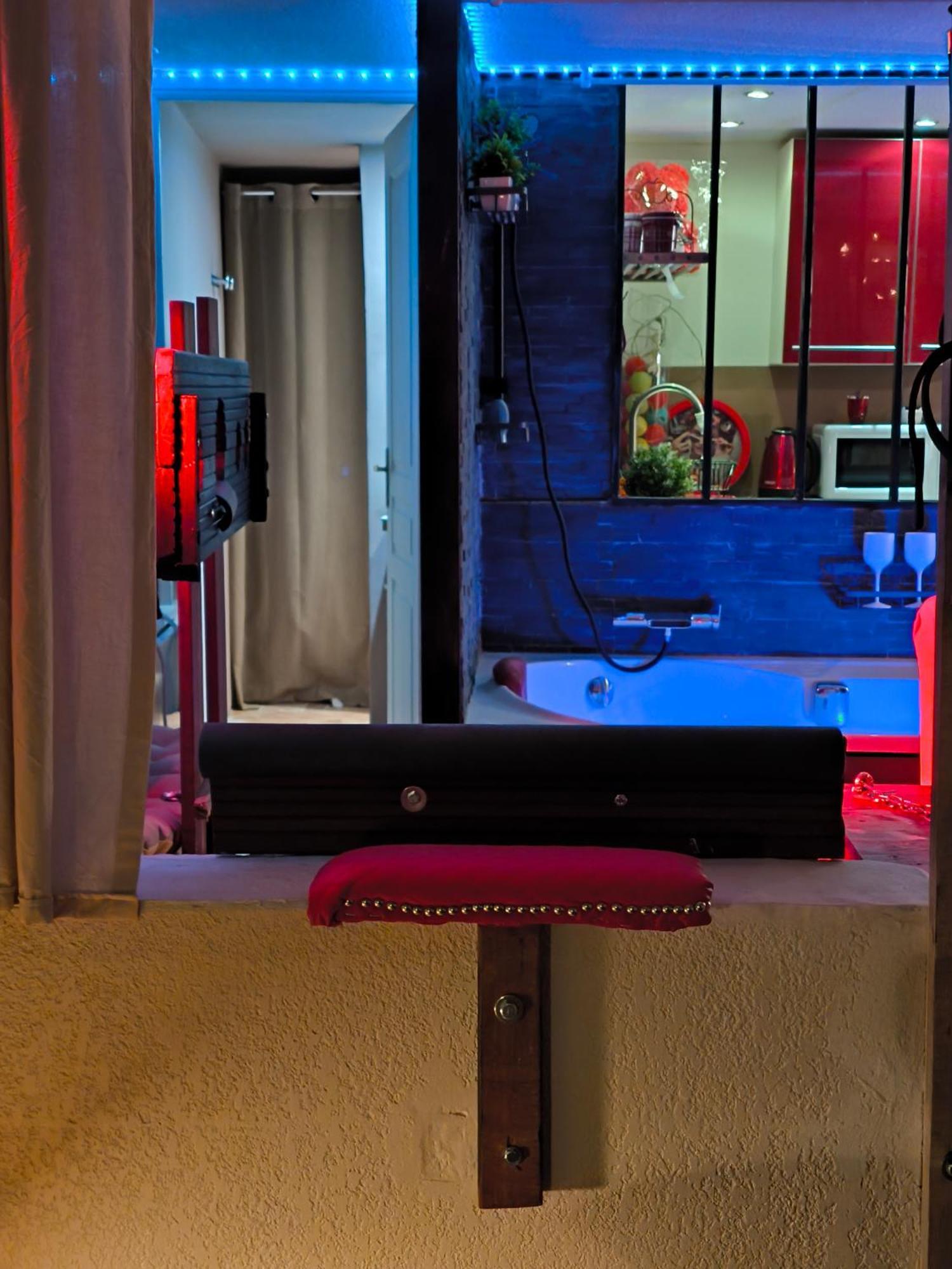 Love-Room Discret 40 M2 Bormes Les Mimosas Village Avec Terrasse ภายนอก รูปภาพ