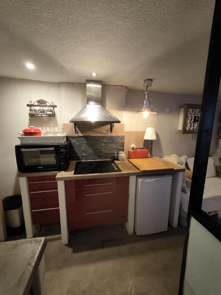 Love-Room Discret 40 M2 Bormes Les Mimosas Village Avec Terrasse ภายนอก รูปภาพ